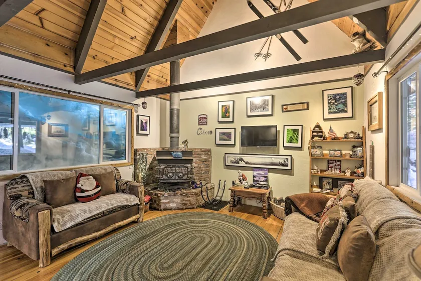 8 Mi to Heavenly Mtn Resort! Hot Tub Hideaway - Image 1