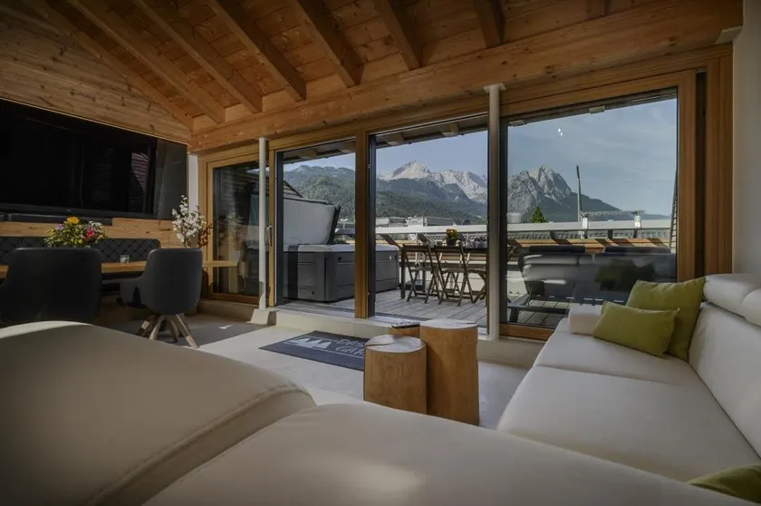 Maisonette-Apartment ”Das Garmisch” with jacuzzi a - Image 1
