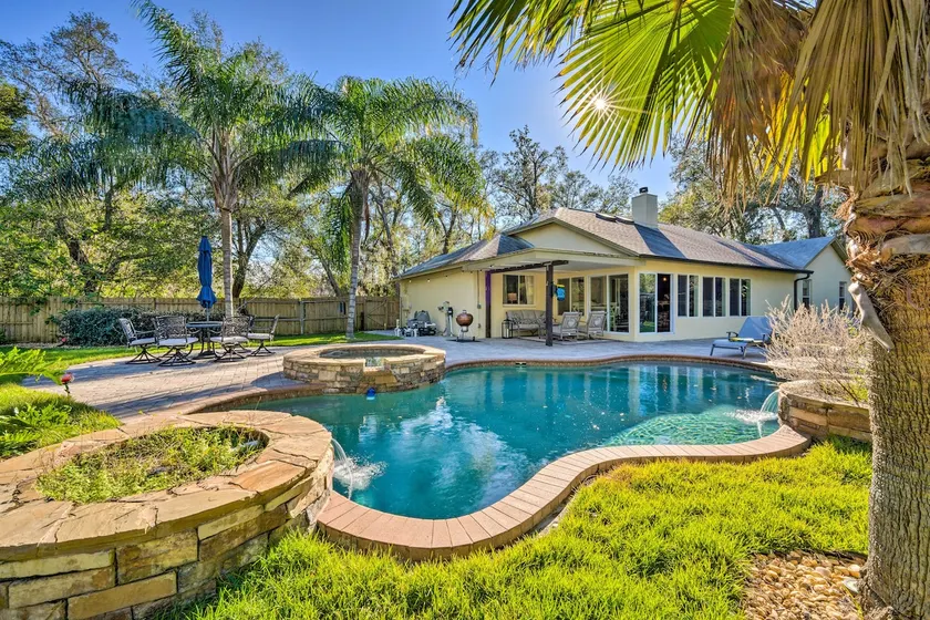 Walk to Lake: Stunning Central Florida Home! - Image 1