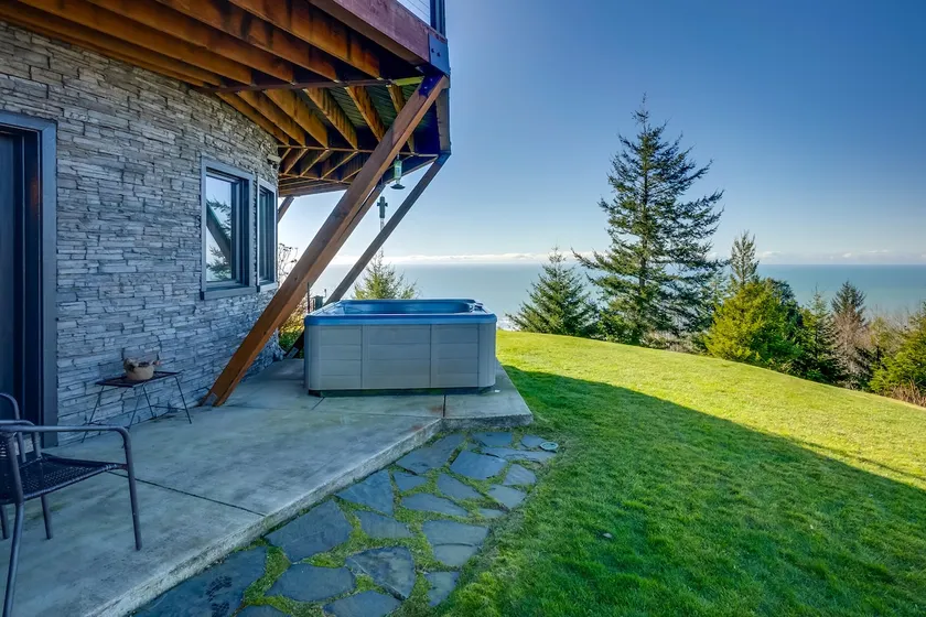 Stunning 360 Ocean Views, Near Redwoods NP! - Image 1