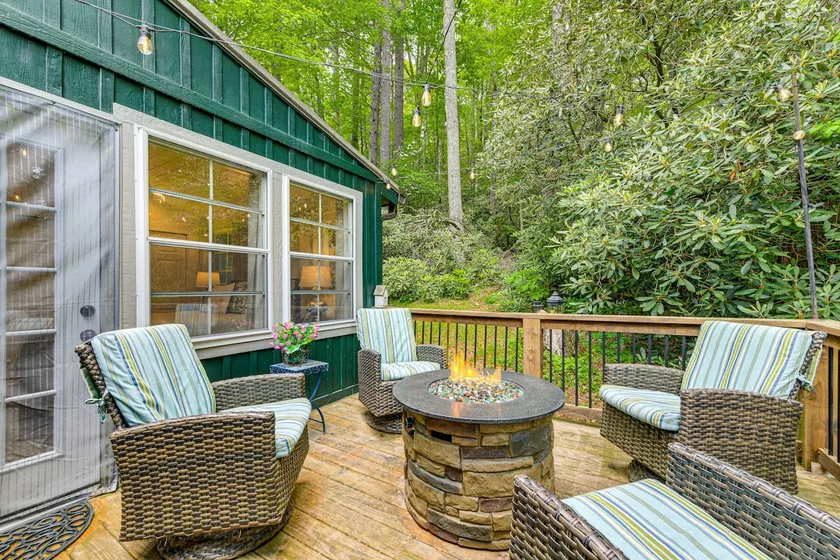 Highlands Vacation Rental - Walk to Main St! - Image 1