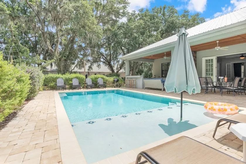 Luxury Lakeland Retreat | Heated Salt Pool, Outdoor Kitchen & Firepit | Pet-Friendly Yard - Image 1