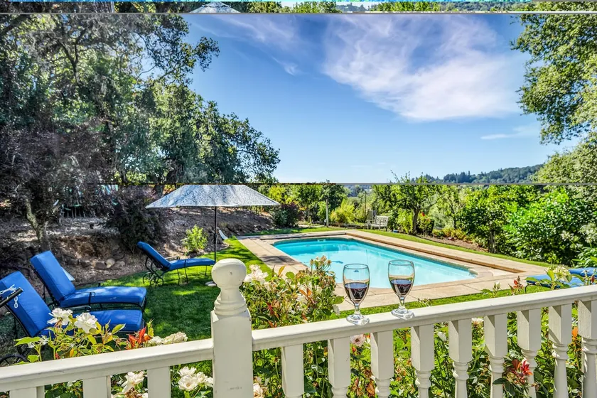 Healdsburg Farmhouse. Pool, spa, BBQ. Sleeps 10 - Image 1
