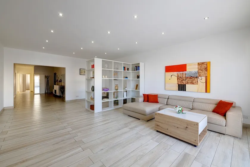 Stylish 3 BR APT close to Balluta Bay - Image 1