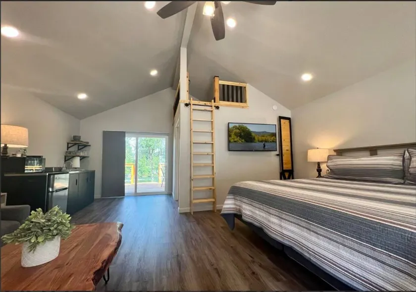 Loft Cabin 3 - Rogue River Resort - Image 1