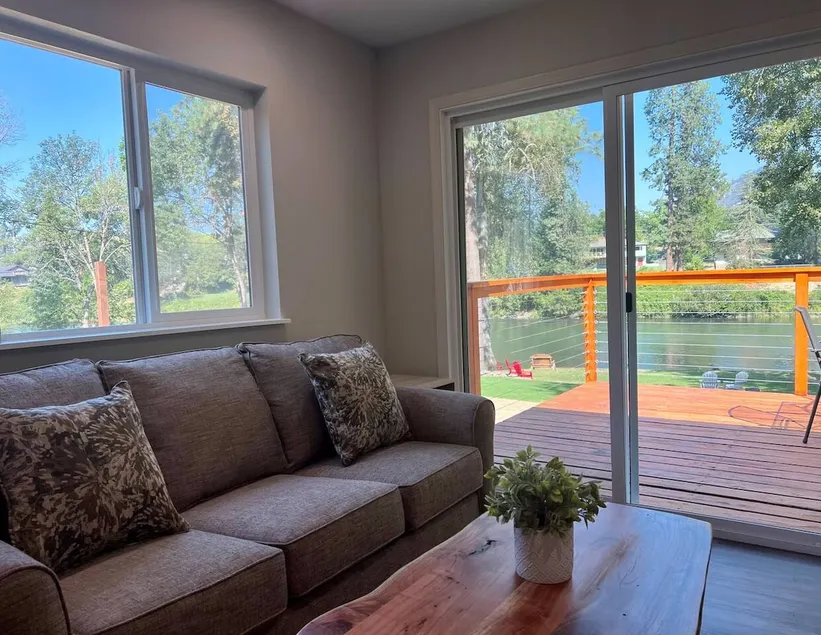Deluxe Cabin 5 - Rogue River Resort - Image 1
