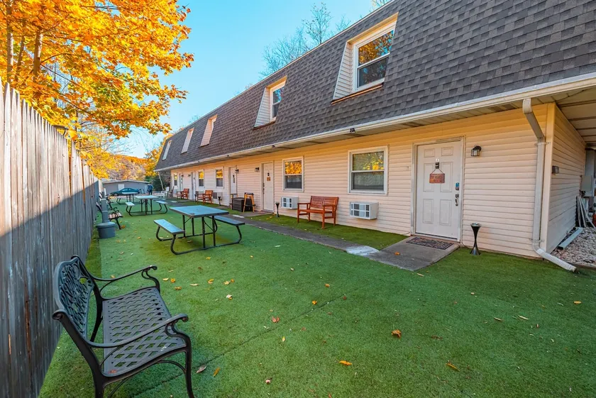 3 Townhomes near Hiking & Fun!*Fireplace*Patio* - Image 1