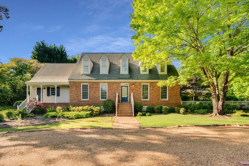 Conyers pool estate, sleeps 12 - Image 1