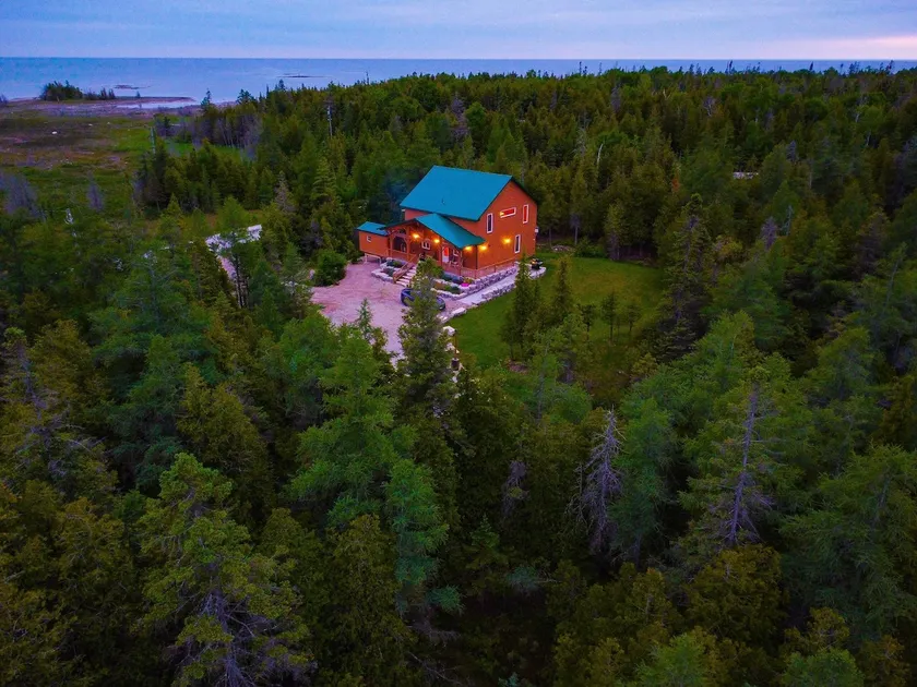 Saw'N Loggz | Log Cabin | SAUNA | AC | Rustic - Image 1