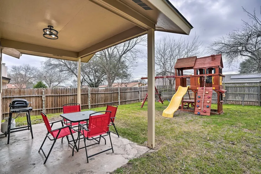 Pet-Friendly San Antonio Home w/ Yard & Patio! - Image 1