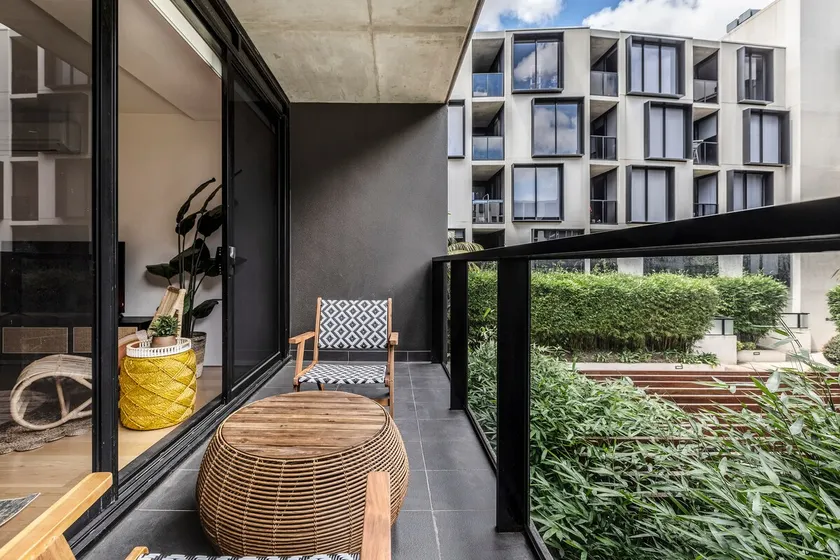Tropical courtyard sanctuary near Glenferrie Rd - Image 1