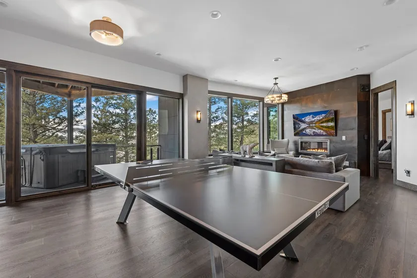 Luxurious - Breathtaking Views - Hot Tub! - Image 1