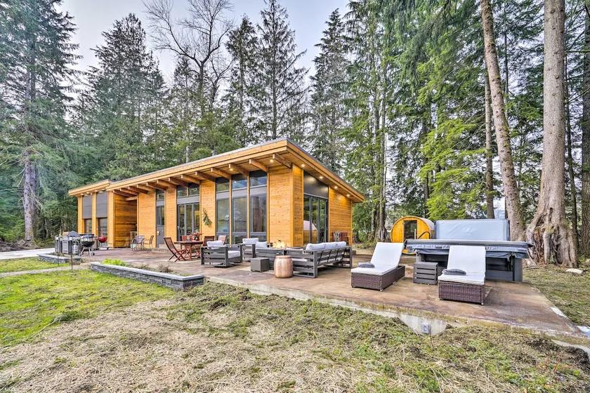 Heated Swim Spa! 15-Acre Cabin on Skykomish River - Image 1