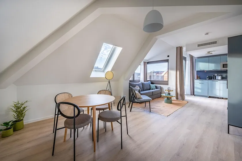 Stuttgart Elsenhanstr | One-bedroom Suite +Balcony - Image 1
