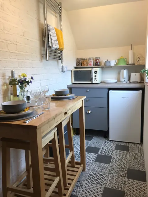 Lavender Apartment 8 at Robeanne House - Image 1