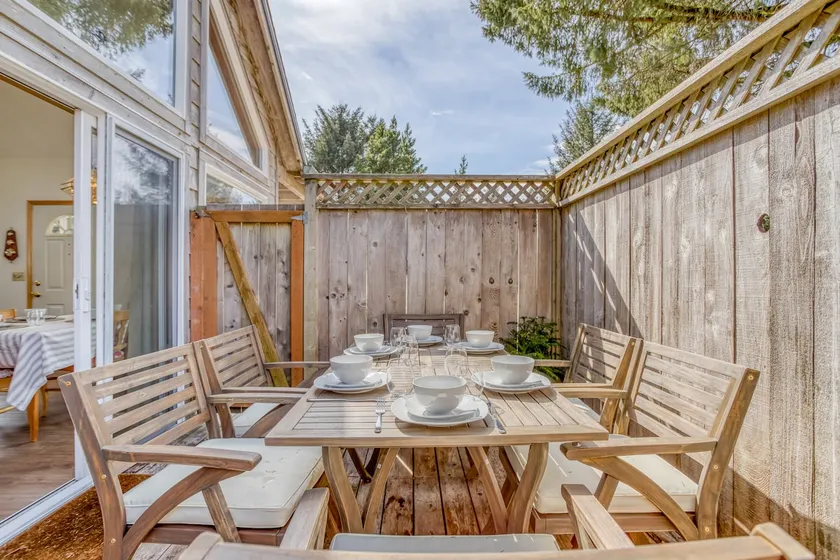 Modern 2 Bed, Outdoor Living, Bonus Loft, near Cape Kiwanda and Pelican Pub! - Image 1