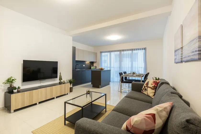 Beautiful Modern Central 2BR Apt - Image 1