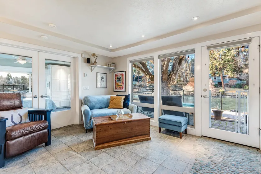 Riverfront Cottage - Steam Room & Pet Friendly! - Image 1
