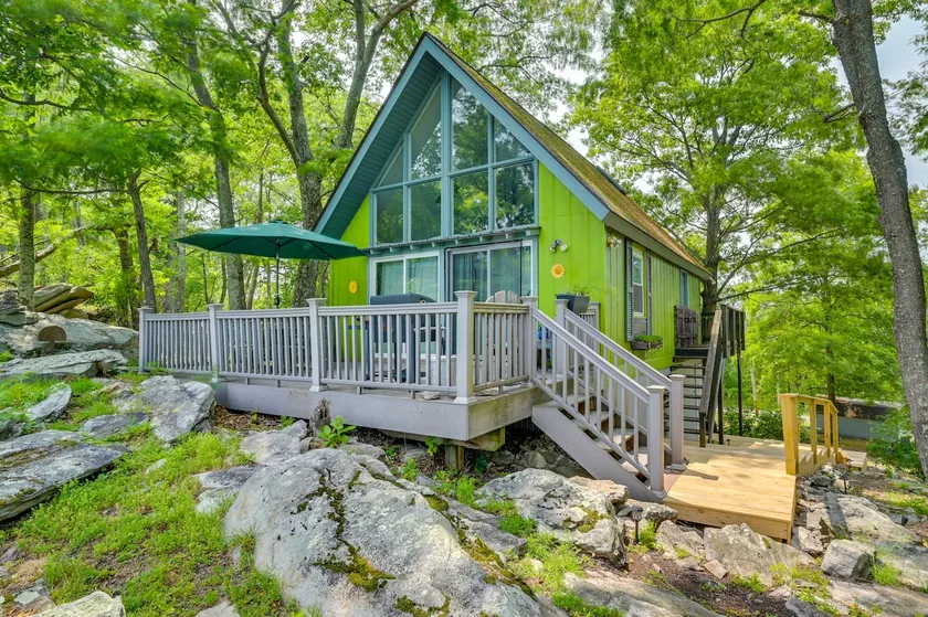 Great Cacapon Cabin w/ Mountain Views - Image 1