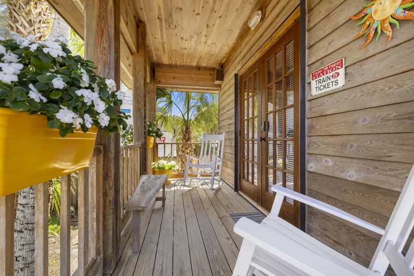 Cedar Hill Depot: Historic charmer 3 blocks from the Gulf - Image 1