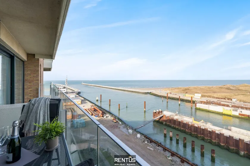 Lighthouse View - Pier facing apartment with garage - Image 1