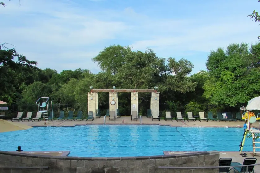 5BR, Pools, Deck, Office, Near Lakes, Trails - Image 1
