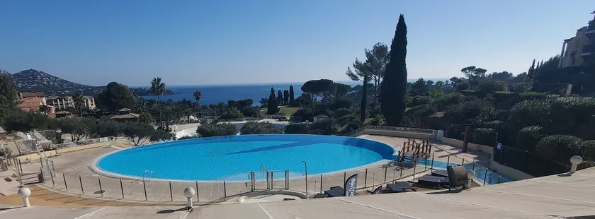 Comfortable nest with pool and sea view - Image 1