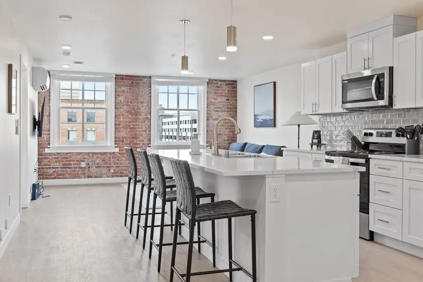 Downtown Gem w/ King Bed, Pool Table & Brunch Spot - Image 1