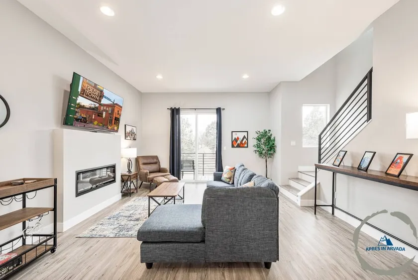 Sunny, modern home to work & play near Olde Town - Image 1