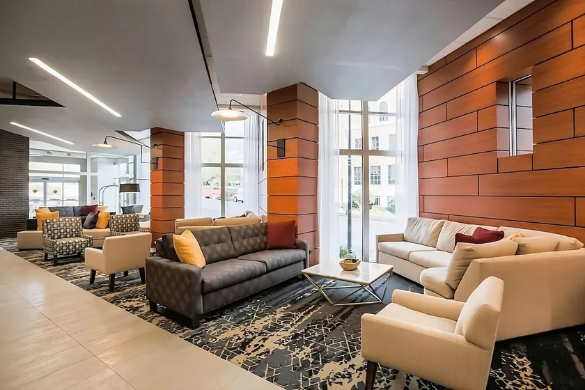 Perfect Downtown Stay for Business or Leisure - Image 1