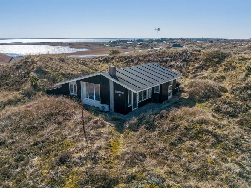 ”Vina” - 200m to the fjord by Interhome - Image 1