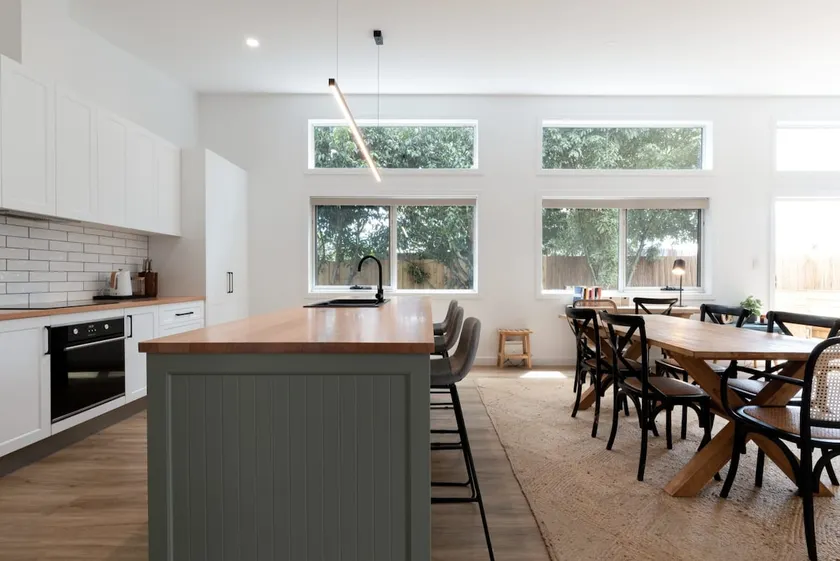 Home sweet home with secure parking - Image 1