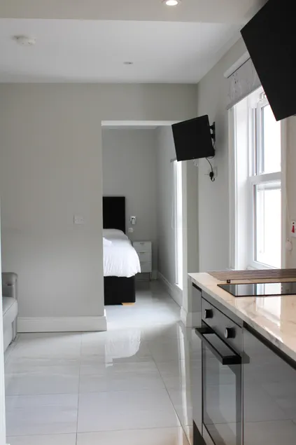 Courtyard Apartment with private bathroom - Image 1
