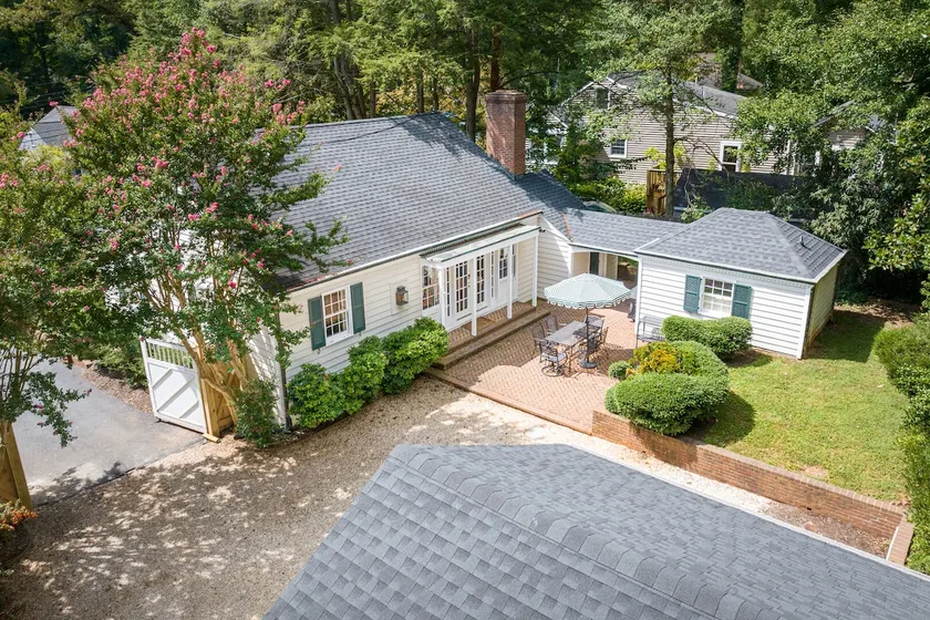 GreenLeaf | Close to UVA and Downtown, Sleeps 7 with Yard! - Image 1
