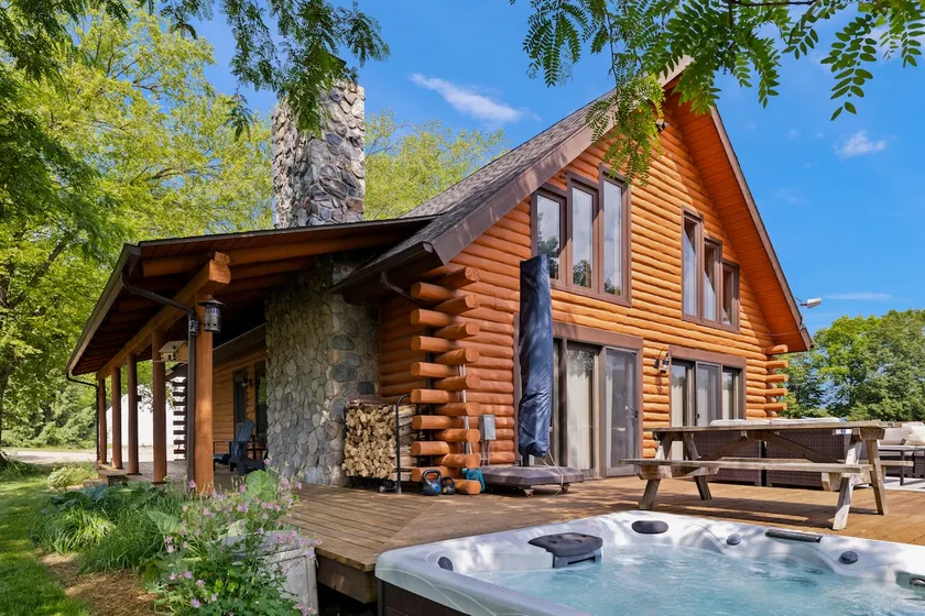 Juniper Presents: 15-Acre Retreat - Pool, Hot Tub, Pond, EV Charger - Image 1