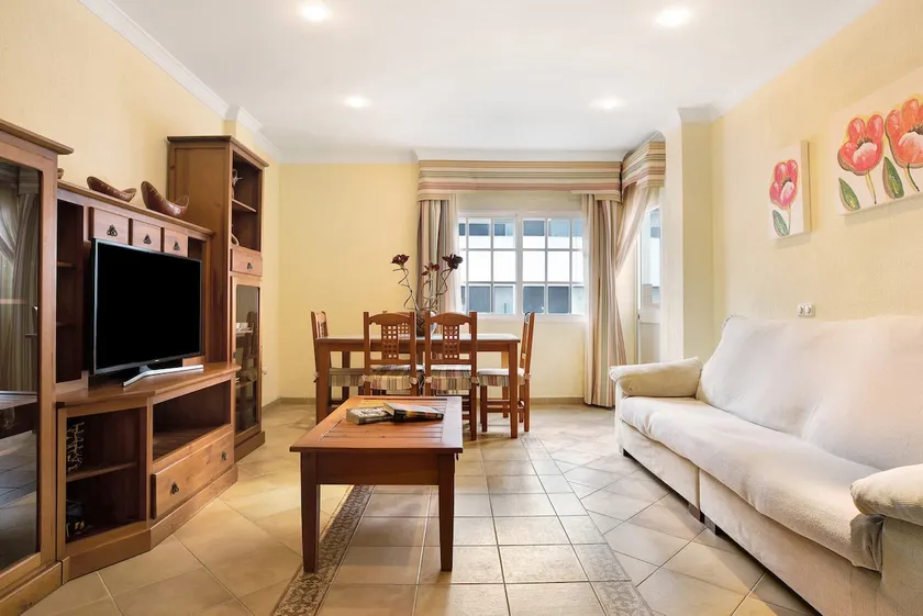 Appartement 'El Tajo' avec vue sur mer, terrasse privée et Wi-Fi - Image 1