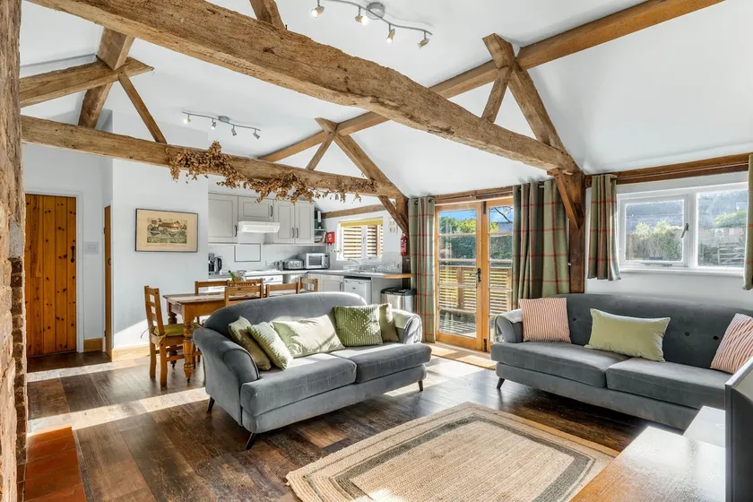 Long Barn, Rural Retreat, Sleeps 5, EV Charger - Image 1