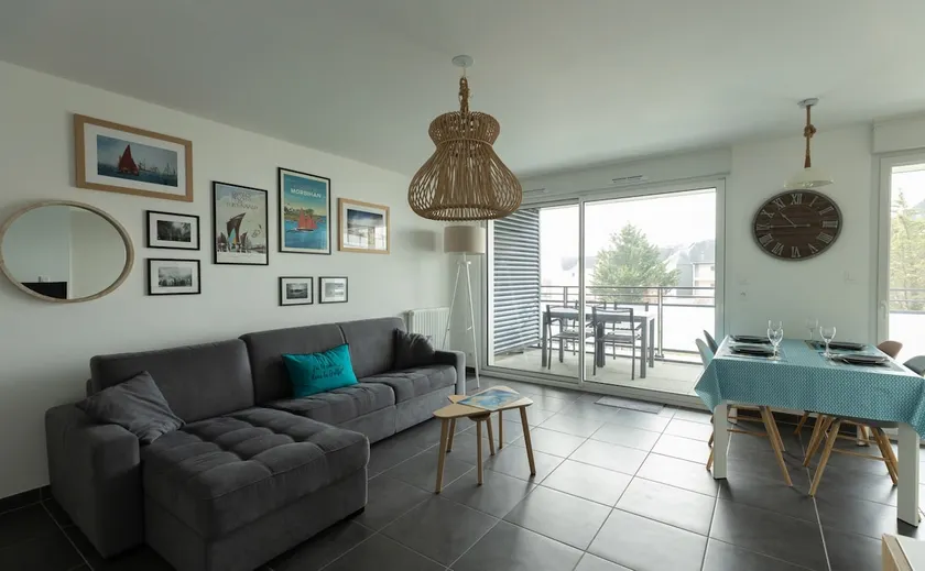 Riviera - 3-bedroom with shared pool and parking - Image 1