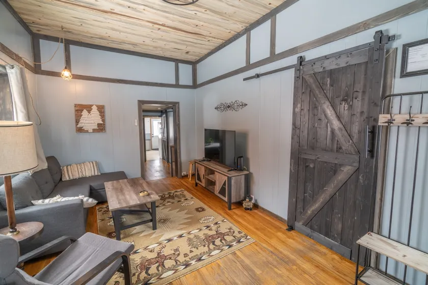 Hideout On West 5th Street - Image 1