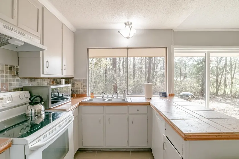 Parkhill Place- Mins from University of South AL - Image 1