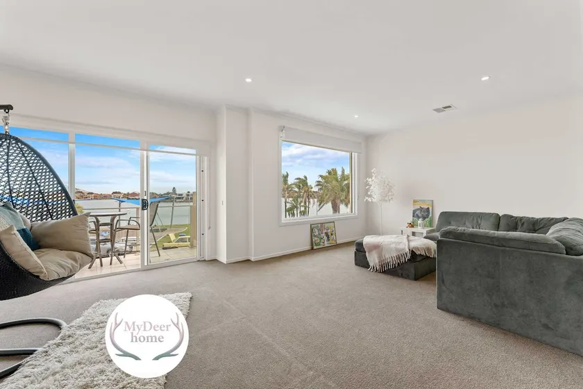 Amazing Lake View family-friendly Holiday Home - Image 1