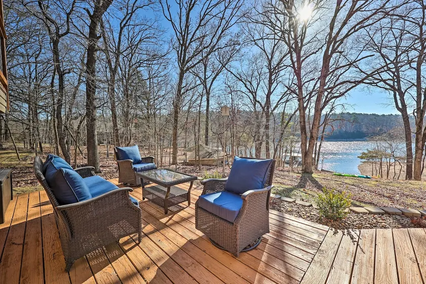Cozy Beaver Lake Cabin w/ Waterfront View & Kayaks - Image 1