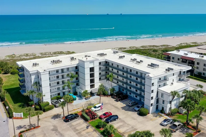 Beach Breeze: 2B/2B, 4th Fl with Coastline Views - Image 1