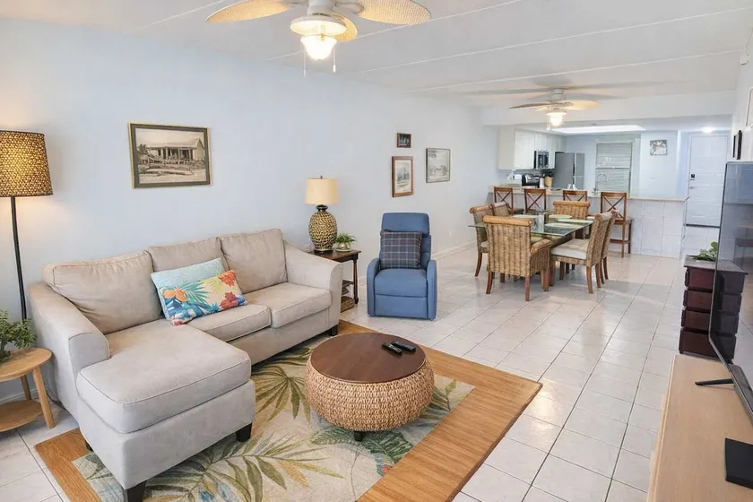 Direct beach front & Resort like heated pool - Image 1