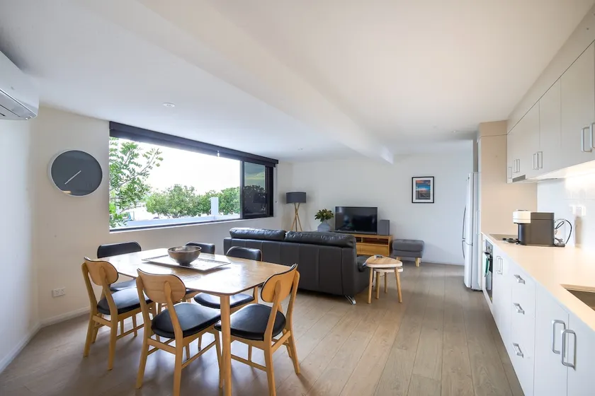 Cosy 2-bed Bridgeview Apartments with River View - Image 1