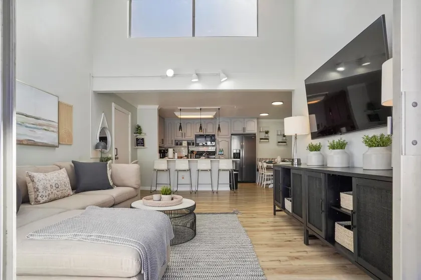 Relaxing Homey-Bright & Spacious - Image 1