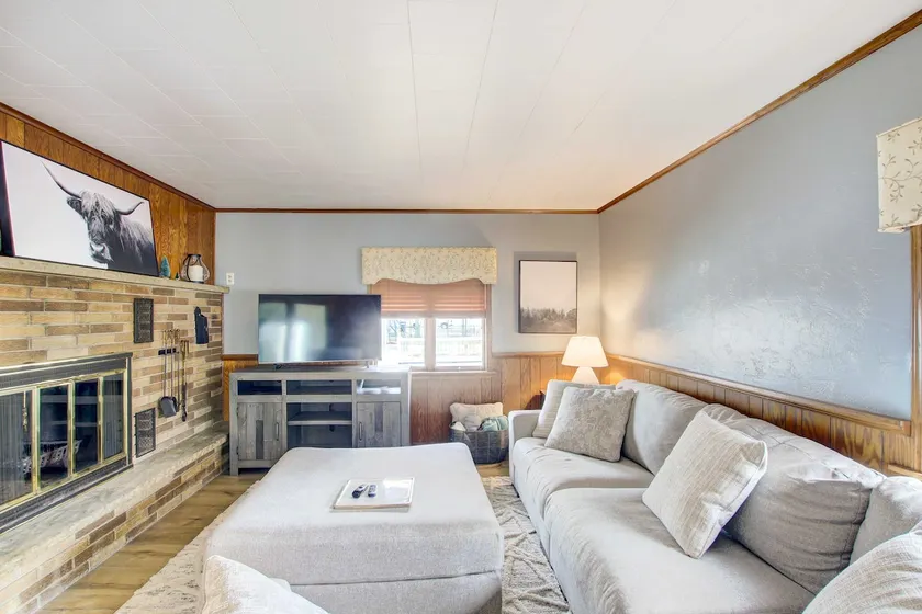 Cozy Wisconsin Abode: Walk to Lake Michigan! - Image 1