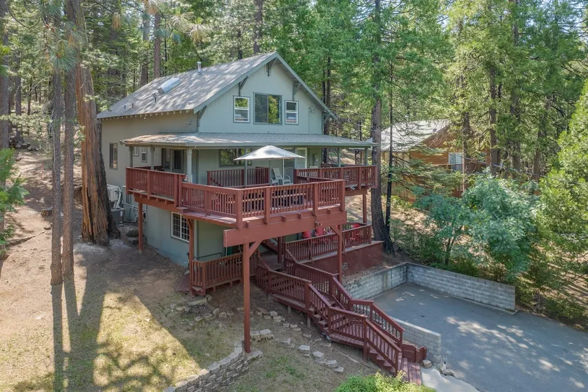 3-Story w/ AC, Sleeps 20, K9 OK-Great for Families - Image 1
