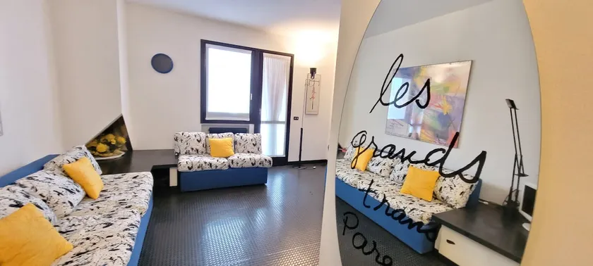 Fancy apartment with huge terrace - Image 1