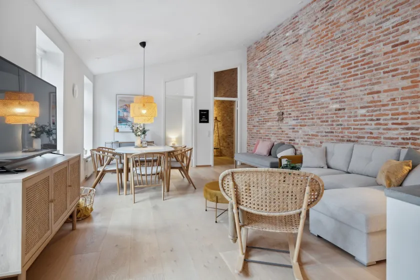 3 bedroom APT with balcony - Image 1